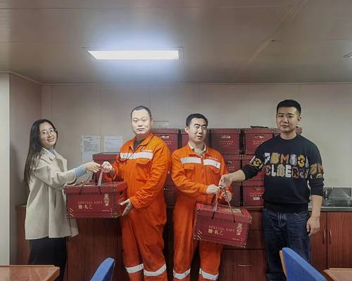 情深意濃，共賀新春|廈門(mén)華洋開(kāi)展春節(jié)前訪(fǎng)船慰問(wèn)活動(dòng)